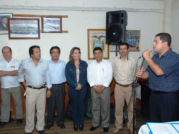 Parte de la directiva del Movimineto y la nueva Democracia de Piñas, presidida por el Tlg. Juan Noguera, que fue electa y posesionada.